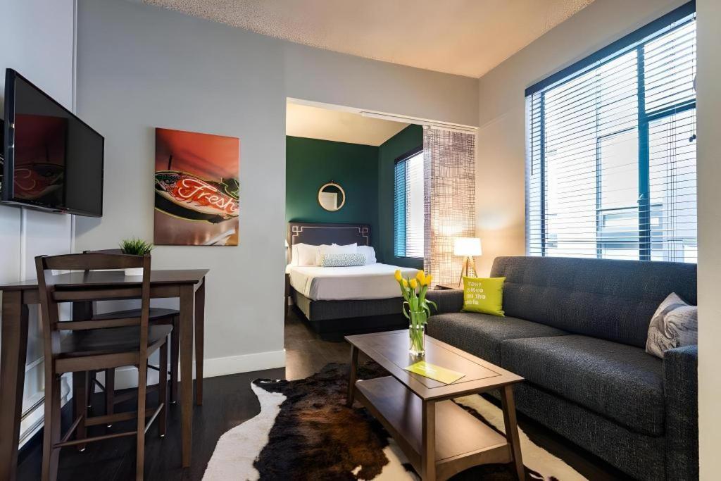 ホテル The Oxford Seattle-Downtown エクステリア 写真